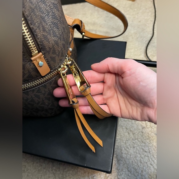 Michael Kors NWOT never used mini backpack, one size, brown - Picture 5 of 10